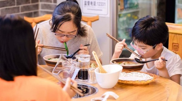 霸王餐驾到！大梅李的胡氏淮南牛肉汤升级牛犊家品牌，好礼送不停……